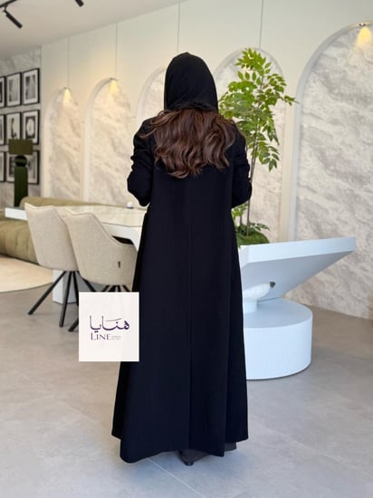 عباية مشرقة بلايز بقماش شاكيرا مقلم اسود فاحم