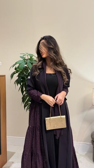 عباية مبهره بقماش كريب رموش مع روكاما بنفسجي