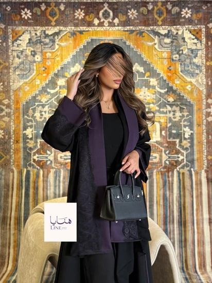 عباية إيفانا بقماش كريب الاناقة بكم موف مزين دانتيل