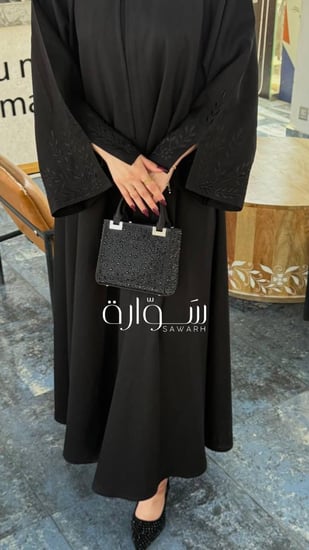 عباية هاجر نص كلوش تطريز كم