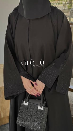 عباية هاجر نص كلوش تطريز كم