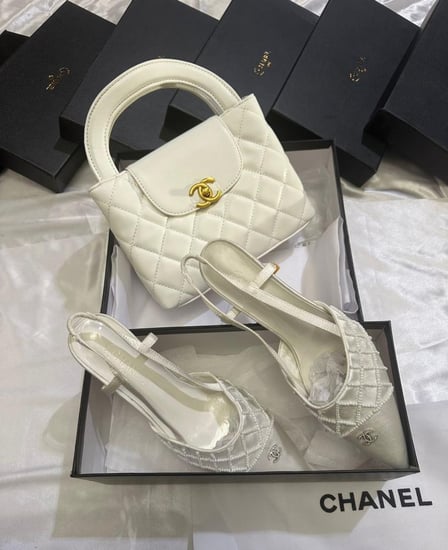 طقم مع الملحقات