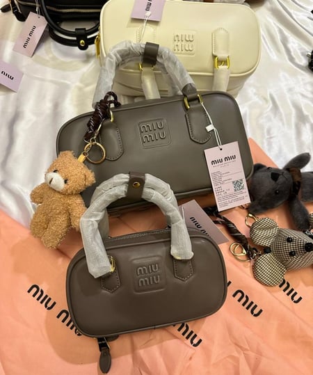 شنط ميو ميو