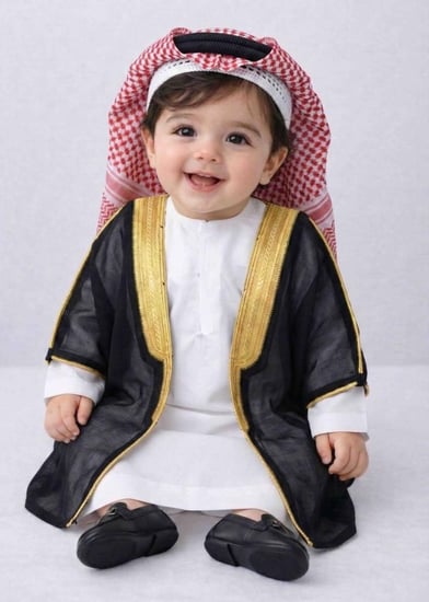 بكج بشت اسود مع ثوب وترسيمه