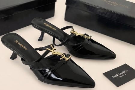 كعب نسائي من سان لوران Saint Laurent أناقة جريئة بتوقيع فرنسي ماستر كوالتي