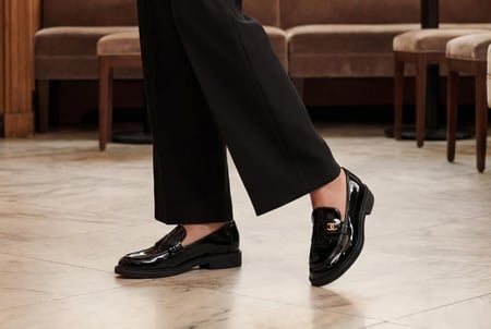 حذاء لوفر نسائي من شانيل CHANEL فاخر باللون الأسود ماستر كوالتي