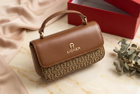 شنط يد نسائية من ماركة AIGNER (أيغنر) . ماستر كوالتي