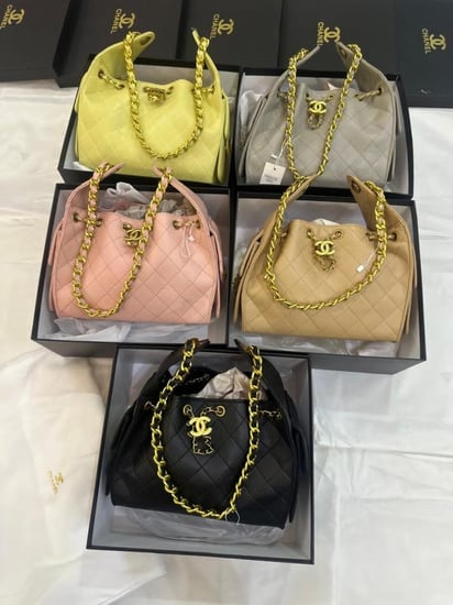 شنط يد من ماركة CHANEL (شانيل) 30سم . ماستر كوالتي