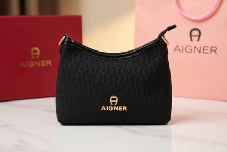 شنط يد من ماركة AIGNER إيغنر . ماستر كوالتي