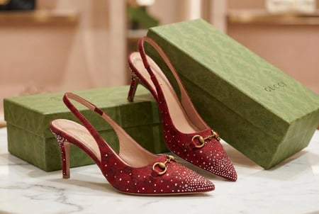 كعب نسائي من ماركة جوتشي GUCCI بكعب عالي تصميم فاخر مرصّع بالكريستال ماستر كوالتي