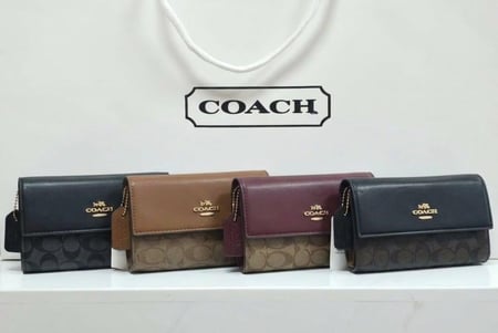 محفظة Coach نسائية فاخرة – أناقة عملية بلمسة عصرية ماستر كوالتي
