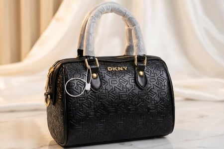 شنط يد من ماركة DKNY (دكني) . ماستر كوالتي