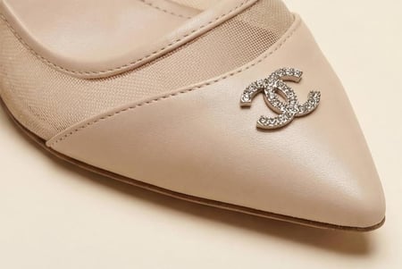 كعب نسائي كلاسيكي من شانيل CHANEL أناقة خالدة بتفاصيل فاخرة ماستر كوالتي