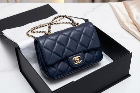 شنط يد من ماركة CHANEL (شانيل) . ماستر كوالتي