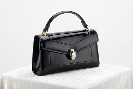 حقيبة بولغاري جلد لامع تصميم فاخر بمشبك رأس الأفعى ماستر كوالتي