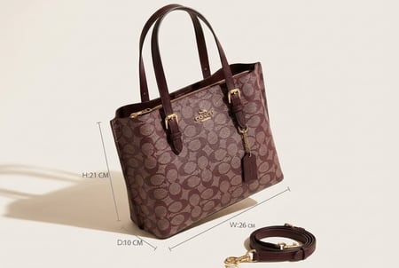 حقيبة COACH الكبيرة بطابع فاخر ونقشة توقيعية مميزة . ماستر كوالتي