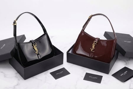 حقيبة سان لوران بلمسة فاخرة وأناقة خالدة