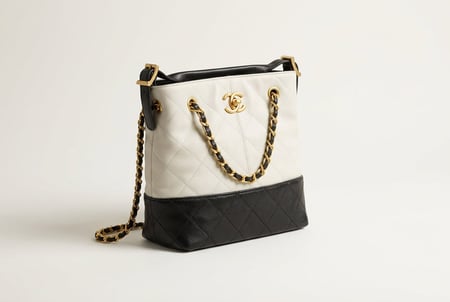 حقيبة شانيل جلد مبطّن بتصميم ثنائي اللون ماستر كوالتي
