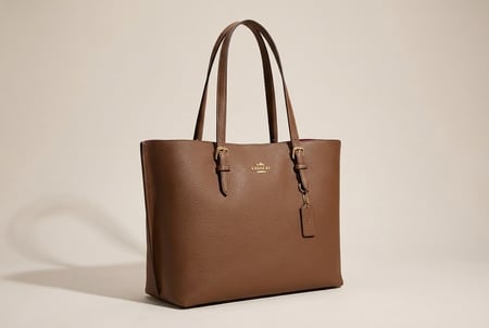 حقيبة كوتش COACH الكبيرة بطابع فاخر بتصميم كلاسيكي أنيق