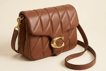 حقيبة يد  تابي من كوتش COACH بتصميم مبطّن ولمسة كلاسيكية راقية . ماستر كوالتي