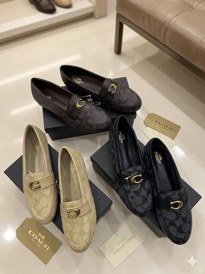 حذاء لوفر نسائي فاخر بنقشة المونوغرام من Coach – أناقة يومية مريحة ماستر كوالتي