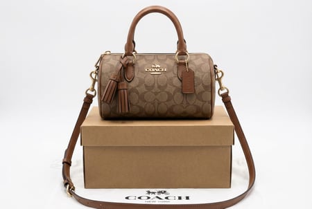 حقيبة كوتش روان نسائية – تصميم أنيق وعصري ماستر كوالتي