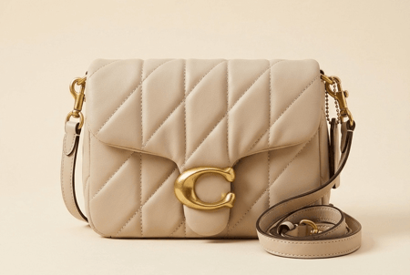 حقيبة يد  تابي من كوتش COACH بتصميم مبطّن ولمسة كلاسيكية راقية . ماستر كوالتي