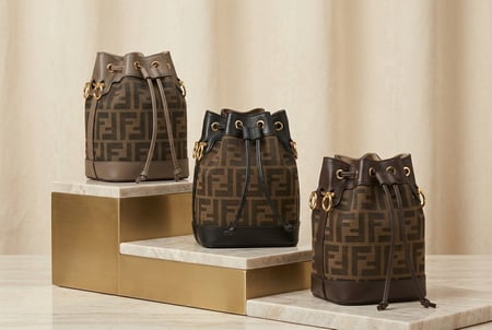 حقيبة باكيت نسائية فاخرة من Fendi بنقشة FF الأيقونية ماستر كوالتي