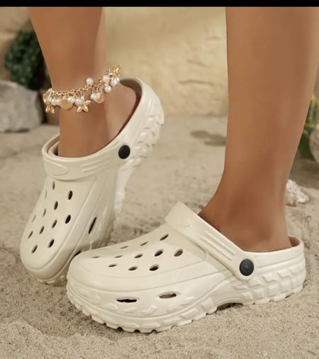 حذاء كلوج كروكس صندل من مادة EVA للجنسين - مريح ومقاوم للماء غير قايل للانزلاق ومتن - Crocs Unisex EVA Sandal Clog - Comfortable, Waterproof, Non-Slip, and Durable