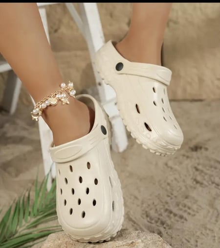 حذاء كلوج كروكس صندل من مادة EVA للجنسين - مريح ومقاوم للماء غير قايل للانزلاق ومتن - Crocs Unisex EVA Sandal Clog - Comfortable, Waterproof, Non-Slip, and Durable