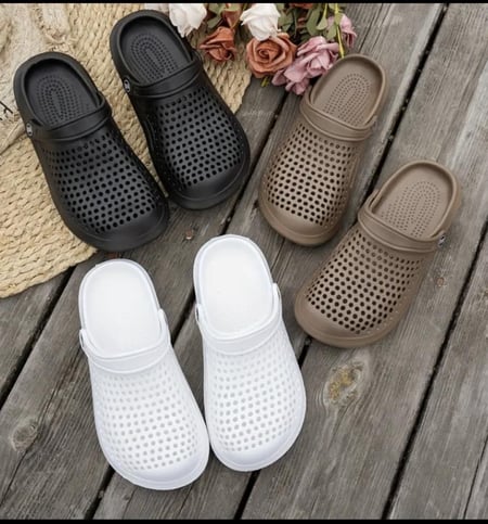 حذاء كلوج كروكس صندل من مادة EVA للجنسين - مريح ومقاوم للماء غير قايل للانزلاق ومتين-Crocs Unisex EVA Sandal Clog - Comfortable, Waterproof, Non-Slip, and Durable