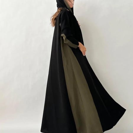 عباية بحواف انيقه
