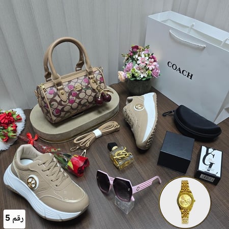 هدايا نسائيه ماركة كوتش مع نقش الكرز