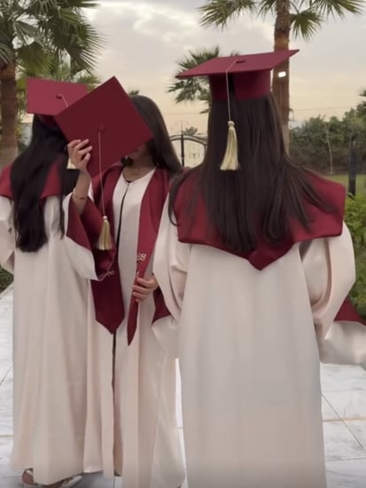 عباية تخرج بيج فاتح ع برغندي