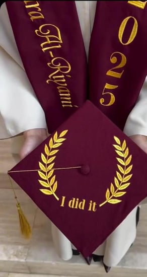 قبعة وشاح تخرج