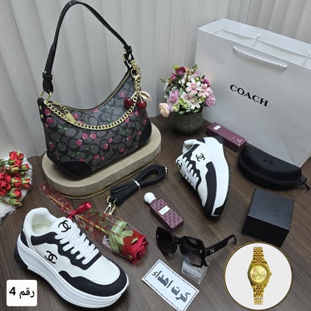 هدايا نسائيه ماركة كوتش مع نقش الكرز