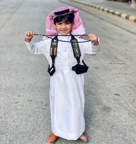 طقم مجند مع شماغ وعقال وطاقيه