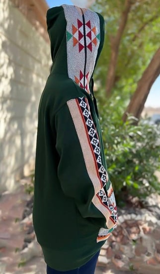 بلوفر مع نقش السدو