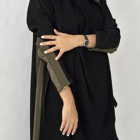 عباية بحواف انيقه