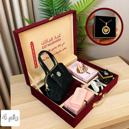 هدايا نسائية مع سلسال باسمك