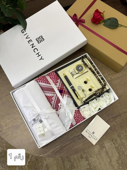 طقم رجالي من جيفنشي هدايا العيد