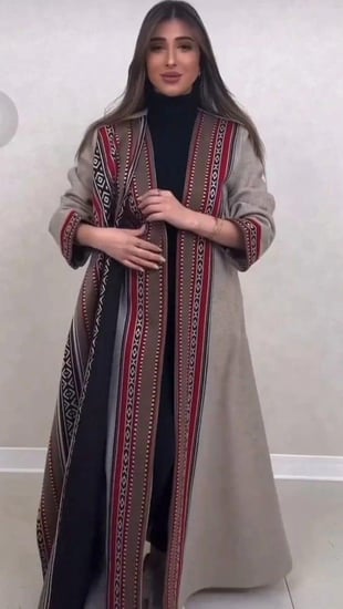 فروة نسائي مطرزة بالسدو الانيق مع شال