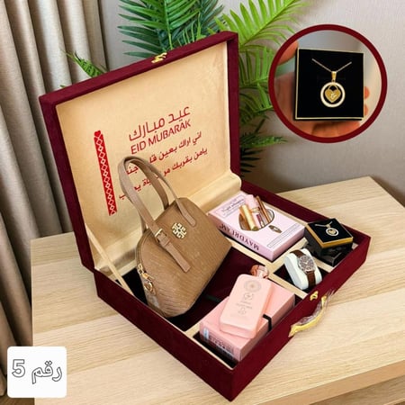 هدايا نسائية مع سلسال باسمك