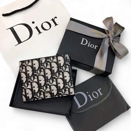 افضل محفظة رجالية  بتصميم عصري ونقوش أنيقة