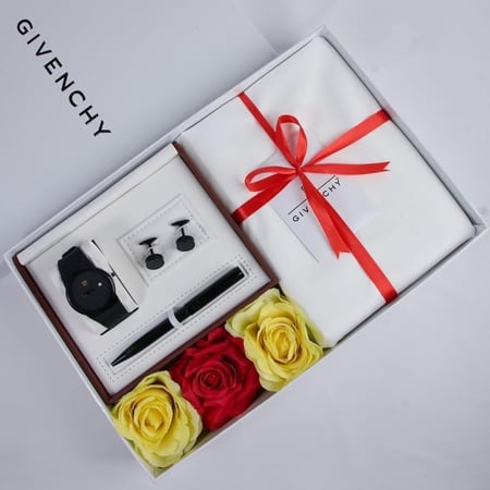 بوكس هدايا رجالي مع قماش وطقم ساعة جلد سوداء