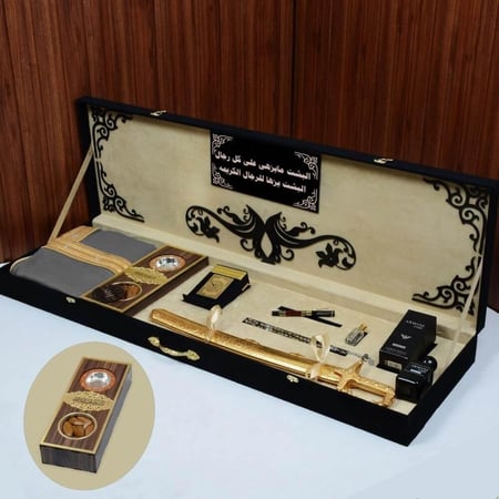 بوكس رجالي فاخر يحتوي على مشلح وطني من القماش الفرنسي مع سيف