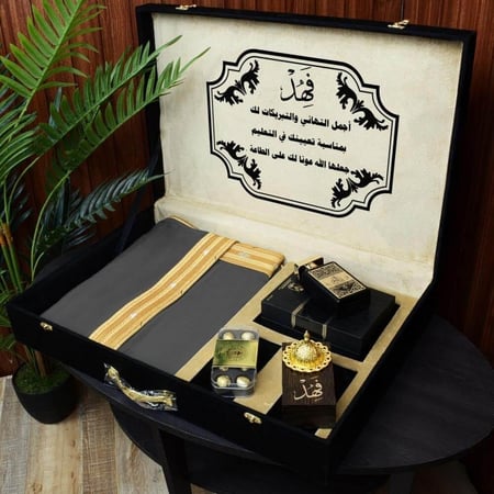 بوكس هدايا فاخر للتقاعد يحتوي على بشت وطني قماش كوري صيفي وعطر