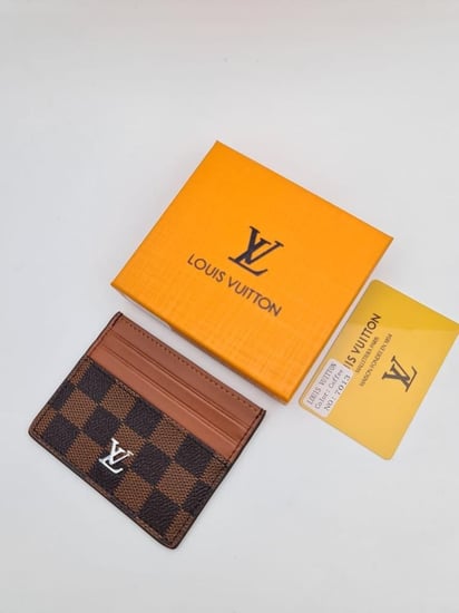 حافظة بطاقات رجالية بنقش مربعات بني وجلد كاراميل