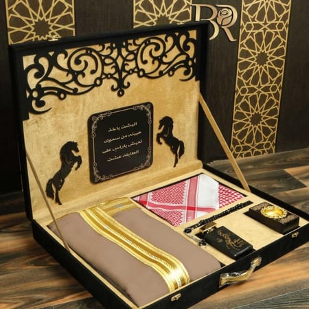 مشلح بتصميم عربي فاخر يضفي هيبة على الإطلالة