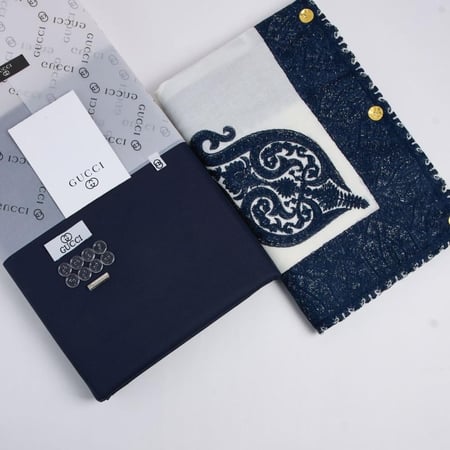 طقم هدية رجالي قماش كحلي فاخر مع شال مطرز